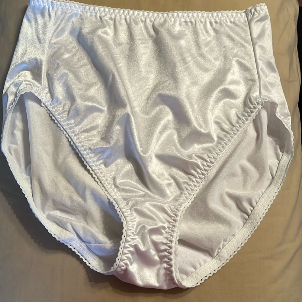 New Vintage Vanity Fair Satin second skin Nylon Panties Hi Cut Brief 48301 Large